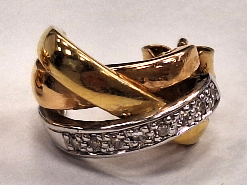 Boucles d'oreilles en 3 ors et diamants signées Guy Laroche