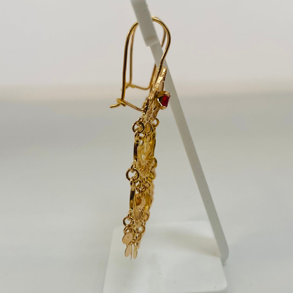 Boucles d'oreilles en or jaune avec rubis