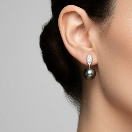 Boucles d'oreilles en or blanc 18K 3.25 Grs