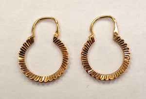 Boucles d'oreilles créoles or jaune 18K