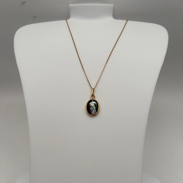 Collier Princesse en Or Jaune 18K avec Médaillon en Émail - L 39 Cm