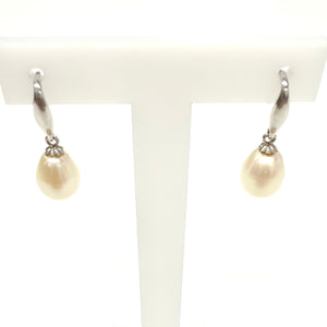 Boucles d'oreilles en Or Blanc 18k avec Perles d'eau douce - 2.96 Grs