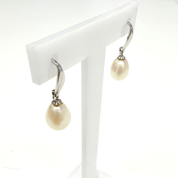 Boucles d'oreilles en Or Blanc 18k avec Perles d'eau douce - 2.96 Grs
