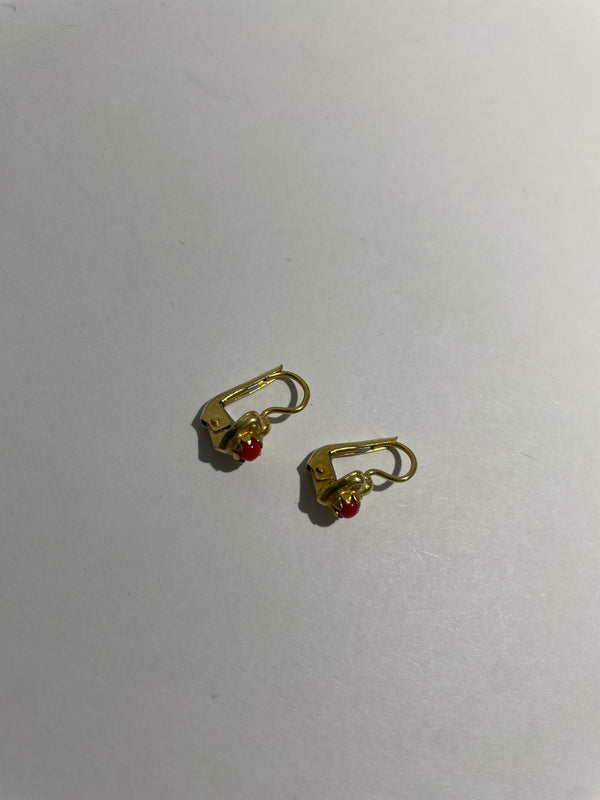 Boucles d'oreilles dormeuses en or jaune 18k 1.98 Grs