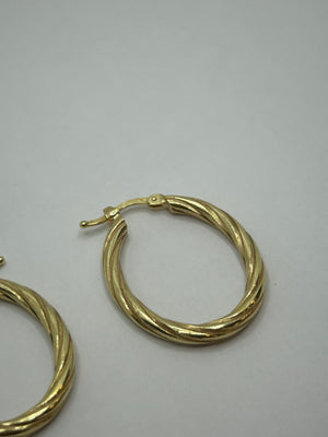 Boucles d’oreilles créoles en or jaune 18 K - 7.27 Grs
