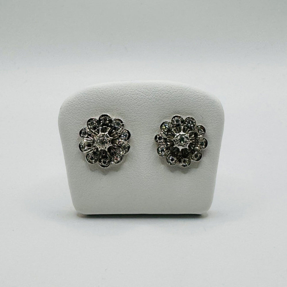 Boucles d'oreilles or blanc diamants motif floral 18k