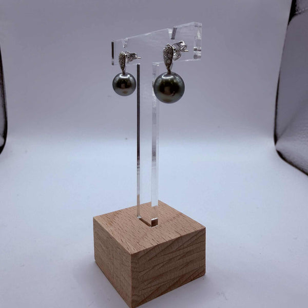 Boucles d'oreilles en or blanc 18K 3.25 Grs