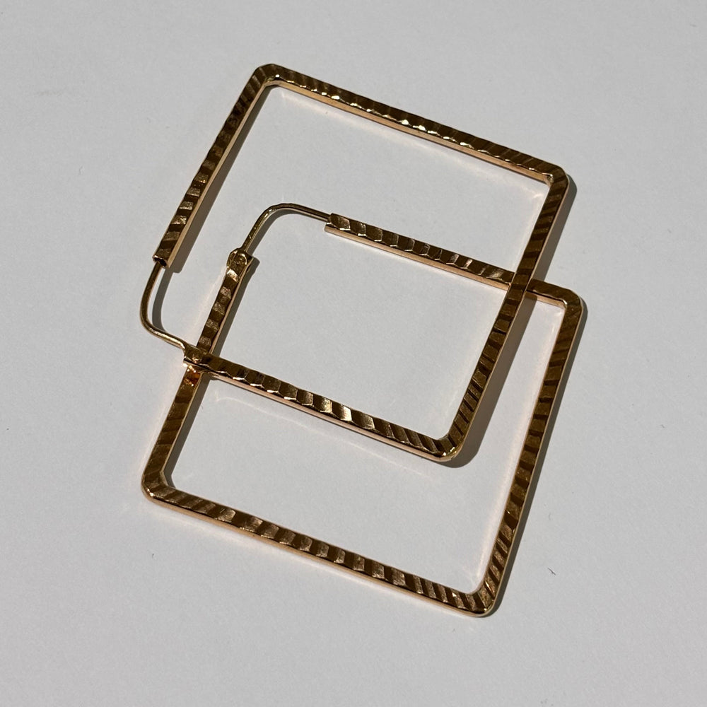 Boucles d’oreilles carrées en Or Jaune 18K – Fermoir Dormeuse