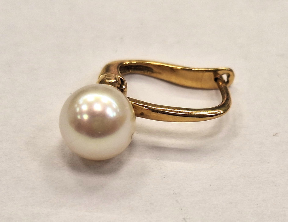 Boucles d'oreilles dormeuses en Or jaune 18Kavec perles