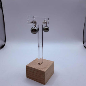 Boucles d'oreilles en or blanc 18K 3.25 Grs