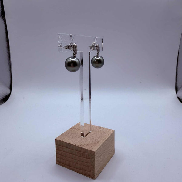 Boucles d'oreilles en or blanc 18K 3.25 Grs