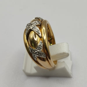 Bague entrelacée avec diamants étincelants