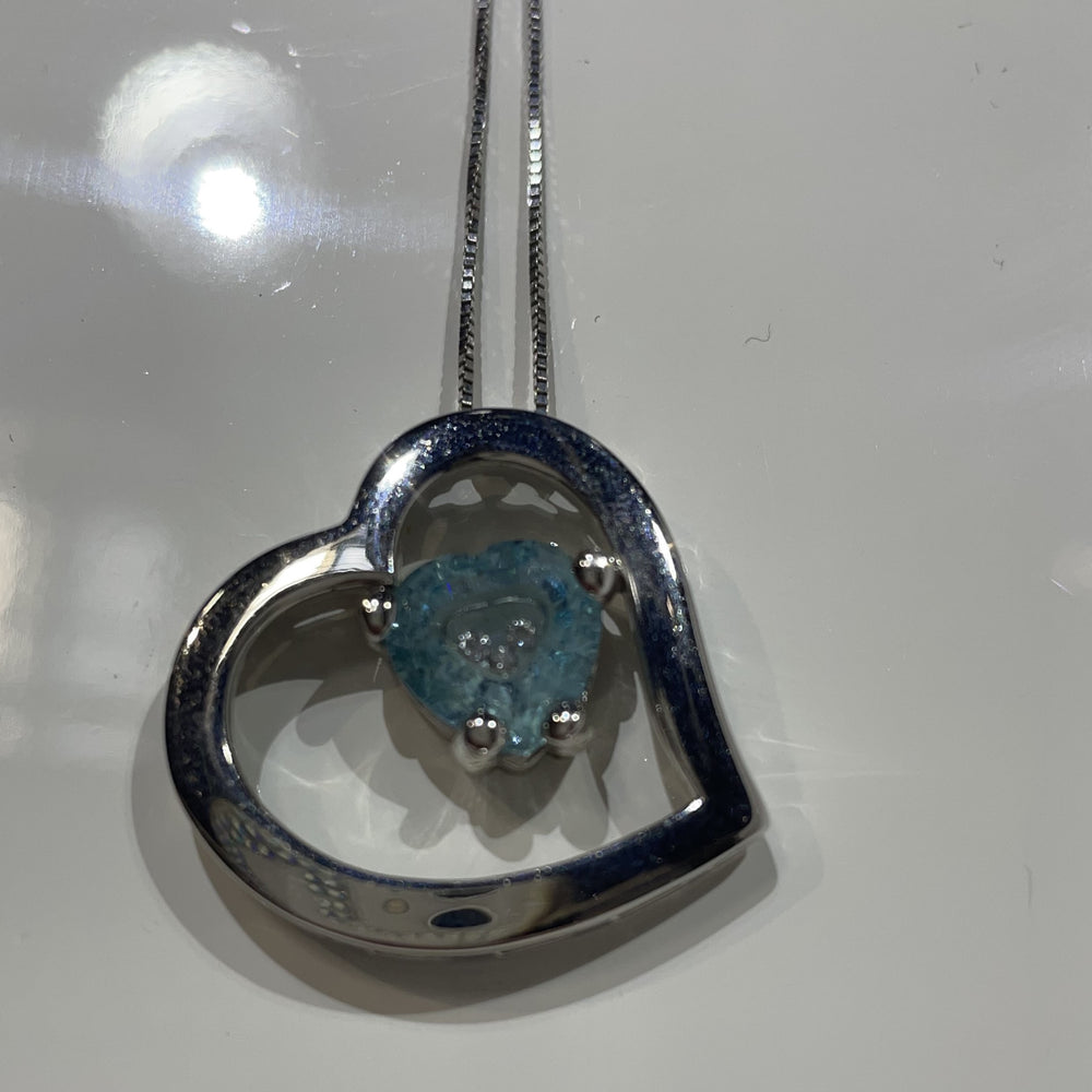 Collier avec Cœur et Pierres Bleues