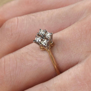 Bague Solitaire en Or Jaune 18 Carats Moissanites Carré