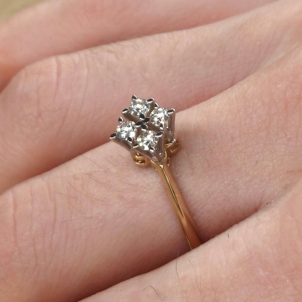 Bague Solitaire en Or Jaune 18 Carats Moissanites Carré
