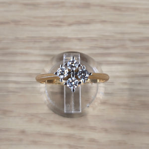 Bague Solitaire en Or Jaune 18 Carats Moissanites Carré