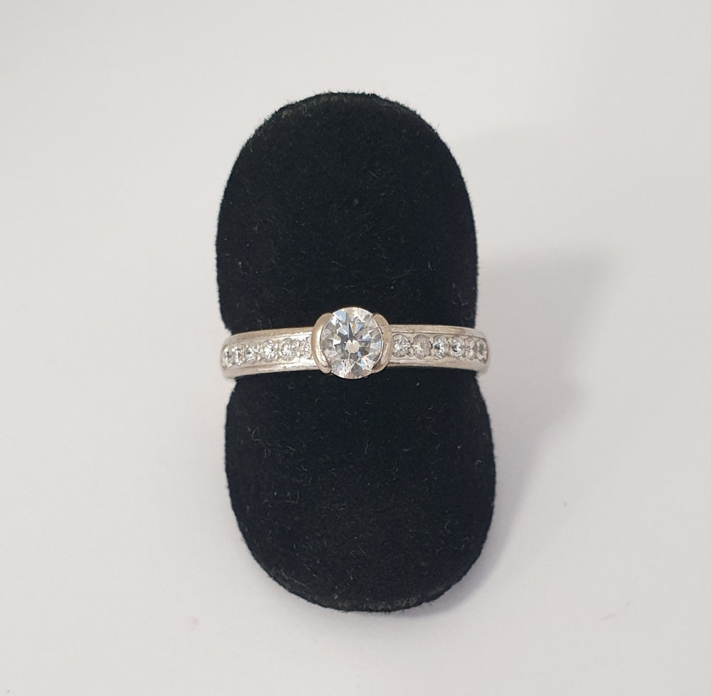 Bague Solitaire Accompagné