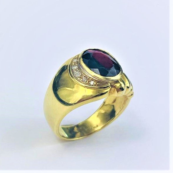 Chevalière Or Jaune  avec Pierre Rouge et Diamant