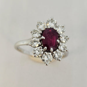 Bague marguerite en or blanc avec diamants et rubis