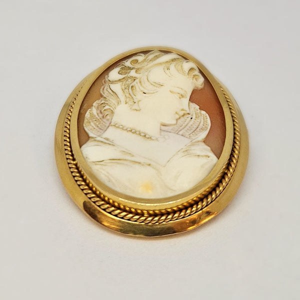 Pendentif/ broche Camée en Or
