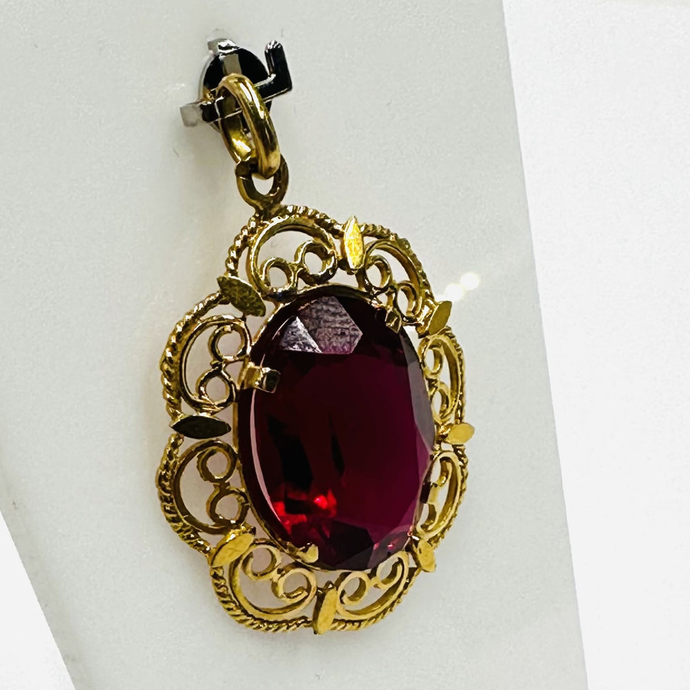 Pendentif Or avec Pierre Rouge