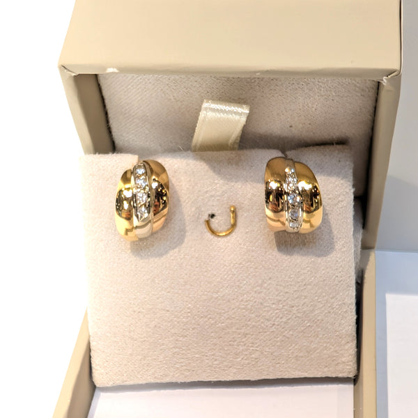 Boucles d'oreilles clou en or jaune 18k avec diamants