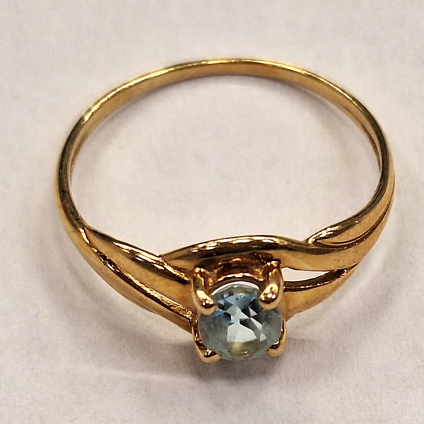 Bague en or jaune avec Aigue Marine