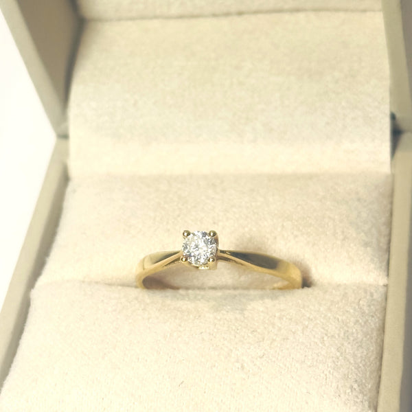 Bague Solitaire en Or Jaune 18 Carats avec Diamant 0.18ct