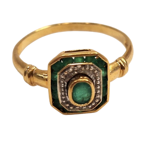 Bague avec diamants et émeraude