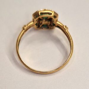 Bague avec diamants et émeraude