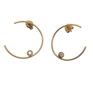 Boucles d'oreilles créoles en or rose avec diamant