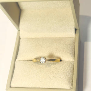 Bague Solitaire en Or Jaune 18 Carats avec Diamant 0.18ct