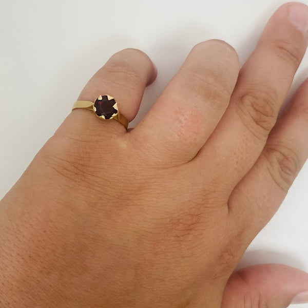 Bague or avec grenat