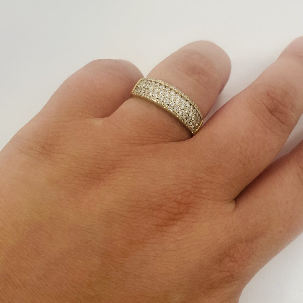 Bague or avec pavage diamants