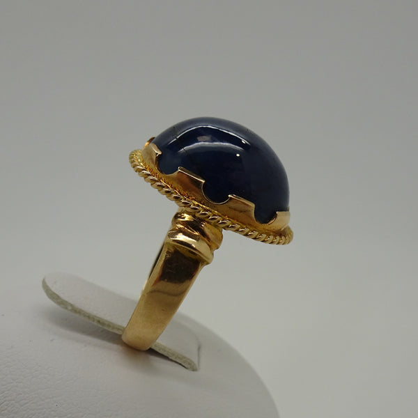 Bague or avec pierre bleue majestueuse