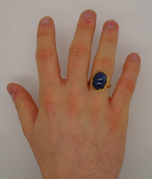 Bague or avec pierre bleue majestueuse