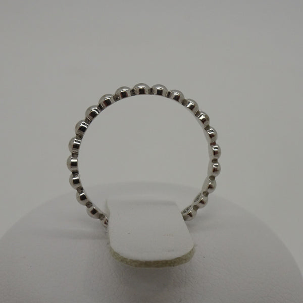 Bague clou en or blanc