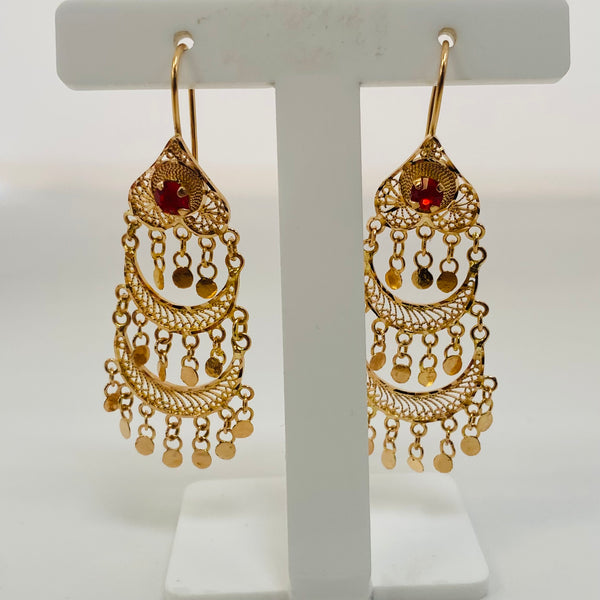 Boucles d'oreilles en or jaune avec rubis