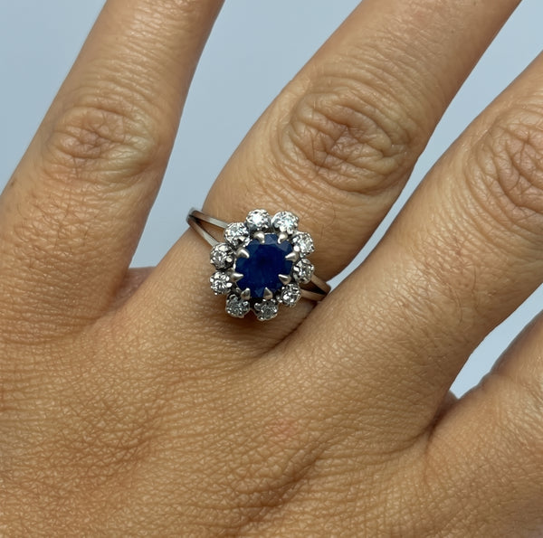 Bague Marguerite en Or Gris 18K avec Diamants et Saphir - Taille 52