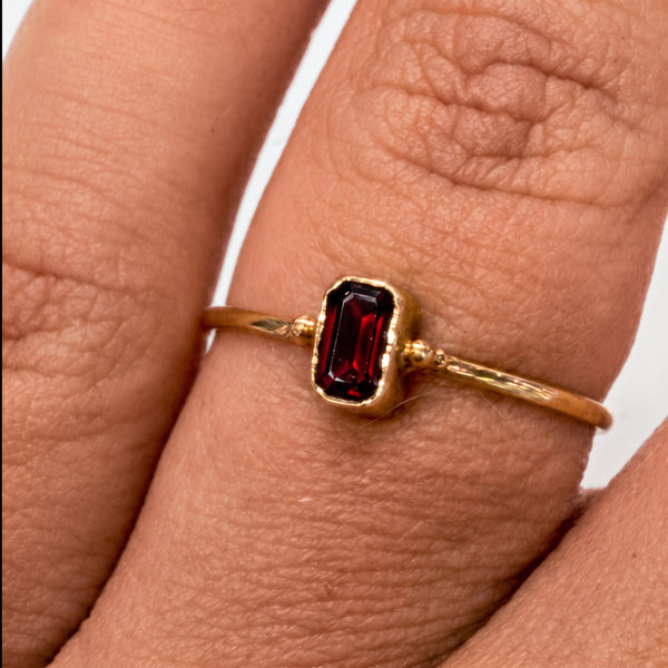 Bague en Or Jaune 18k avec Grenat Rouge - Taille 55