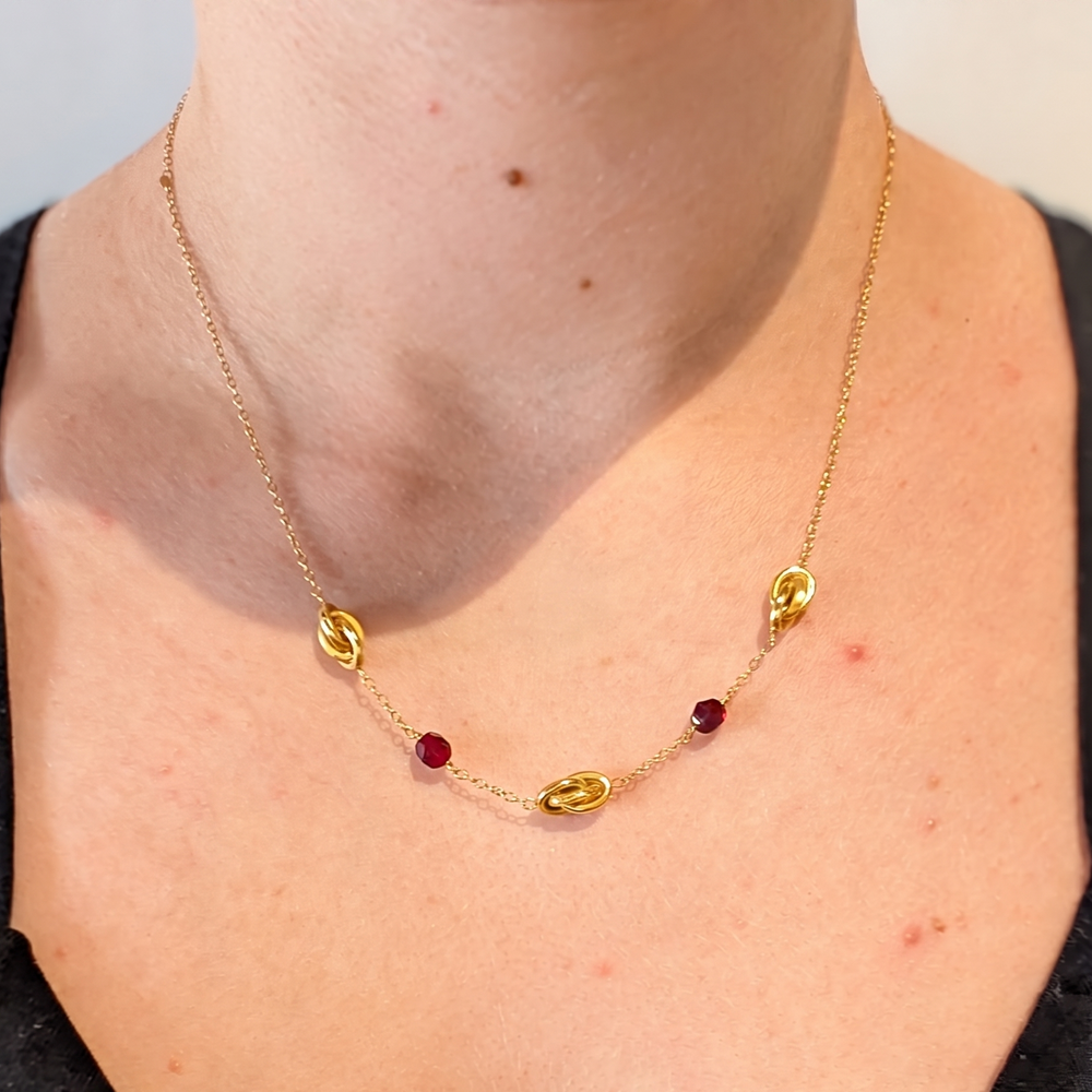 Collier Princesse en Or Jaune 18K avec Pierres Rouges