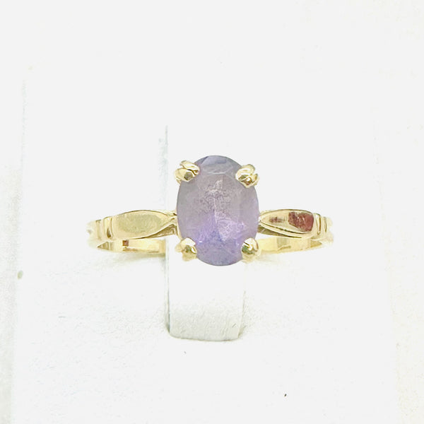 Bague en or jaune et améthyste