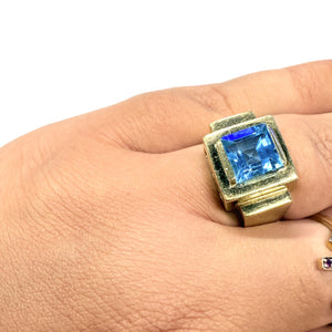 Bague tank en or avec topaze
