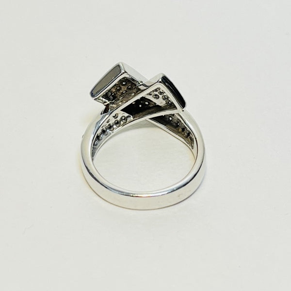 Bague or croisée avec diamants