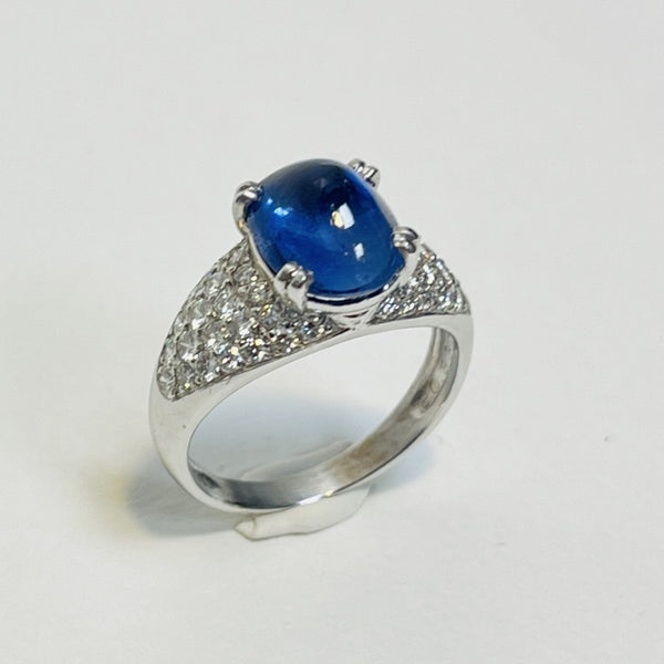 Bague or avec saphir cabochon et diamants