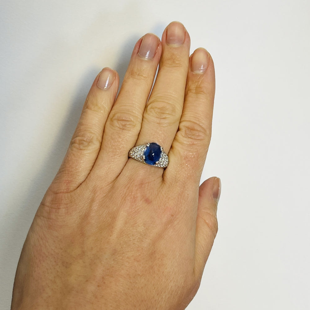 Bague or avec saphir cabochon et diamants