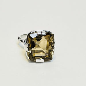 Chevalière or avec quartz