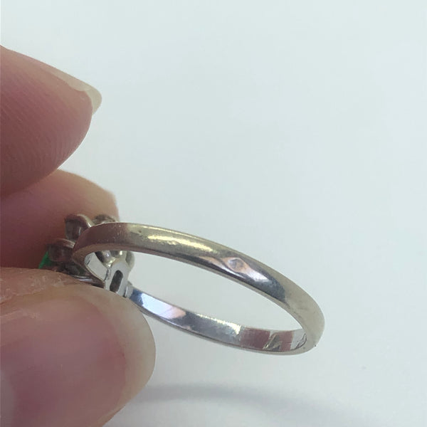 Bague Marquise en Or Blanc 18K avec Émeraude et Diamants