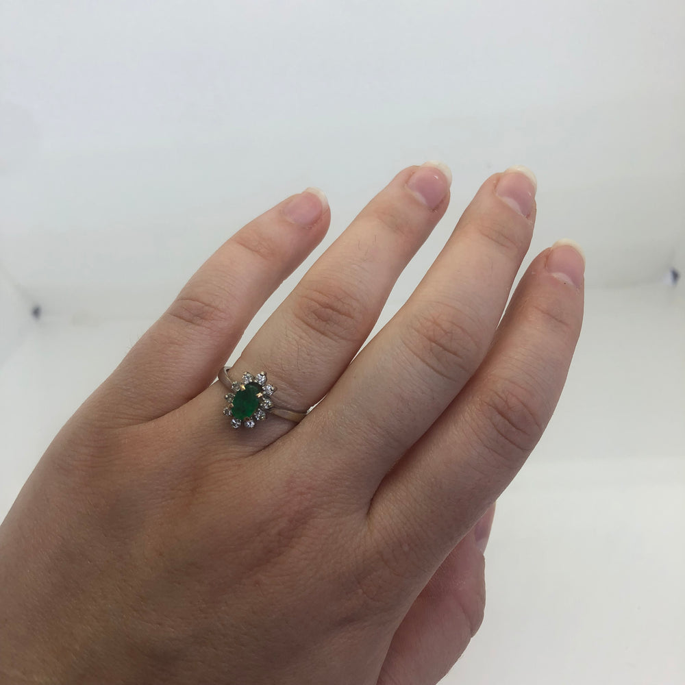 Bague Marquise en Or Blanc 18K avec Émeraude et Diamants