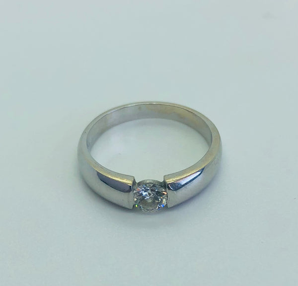 Bague Solitaire en Or Blanc 18K 0,36 ct T.52